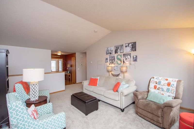 1424 41st Ave S, Moorhead, MN 56560
