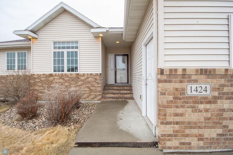1424 41st Ave S, Moorhead, MN 56560