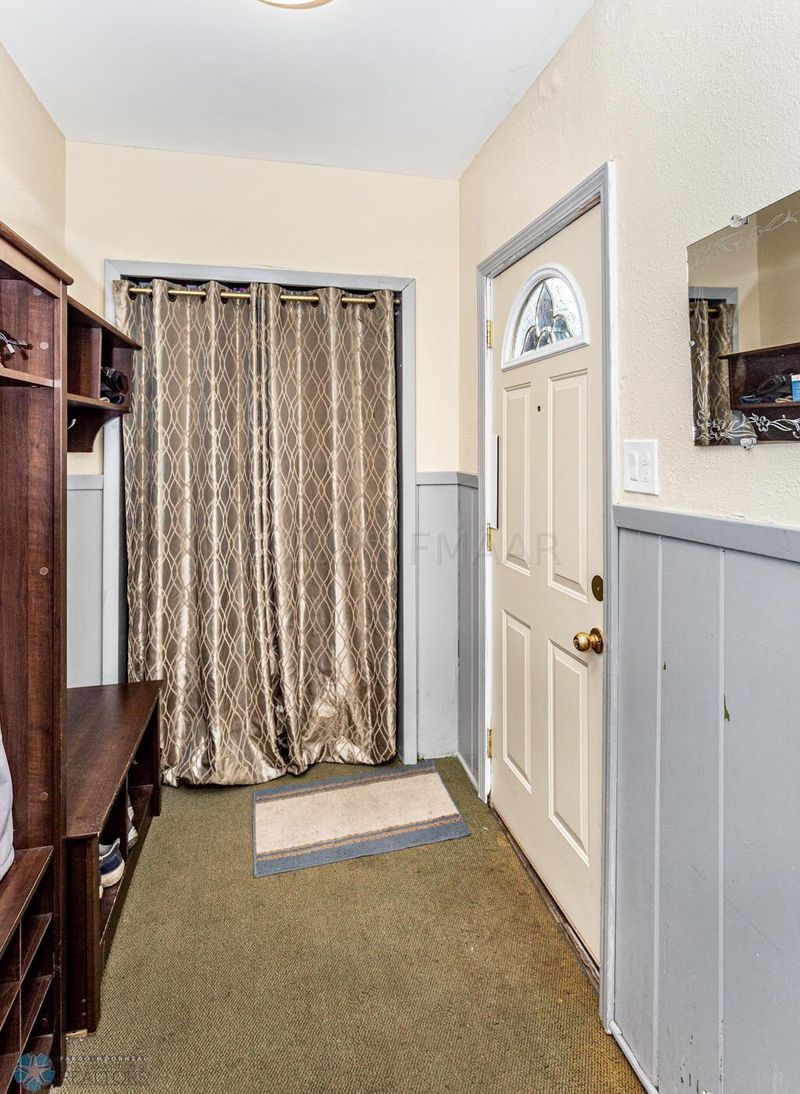 615 4th St S, Moorhead, MN 56560