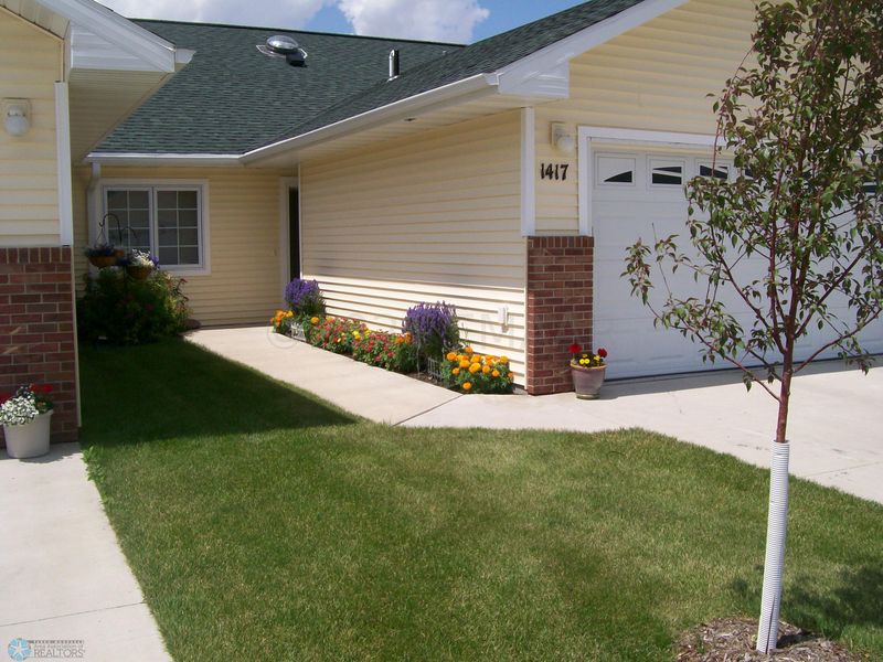 1425 Belsly Blvd, Moorhead, MN 56560