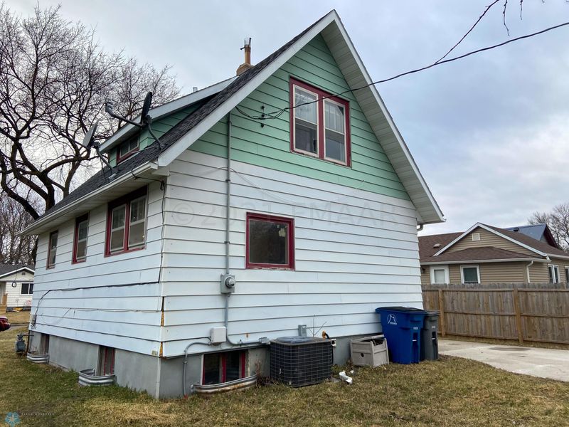 312 15th St N, Moorhead, MN 56560