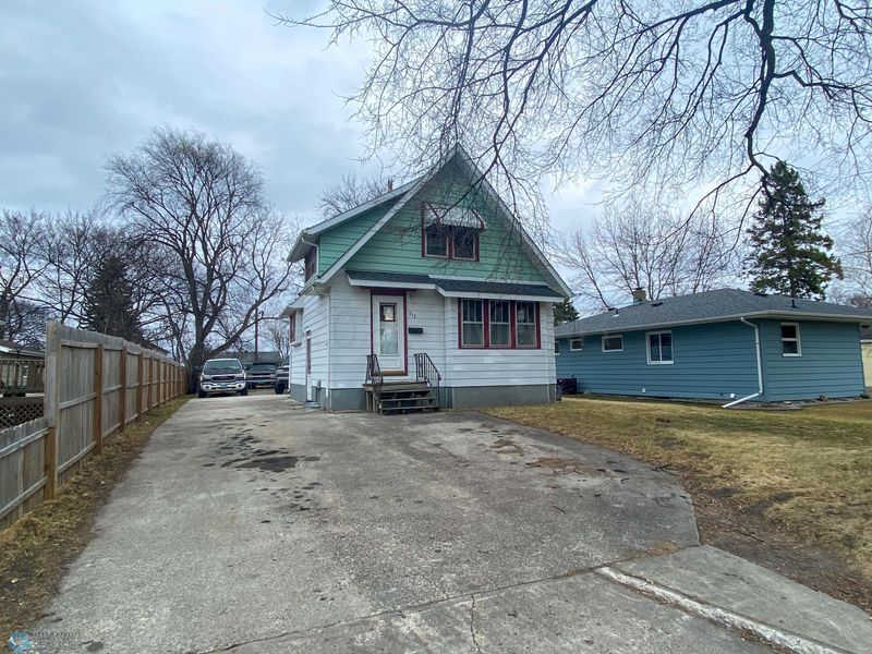 312 15th St N, Moorhead, MN 56560