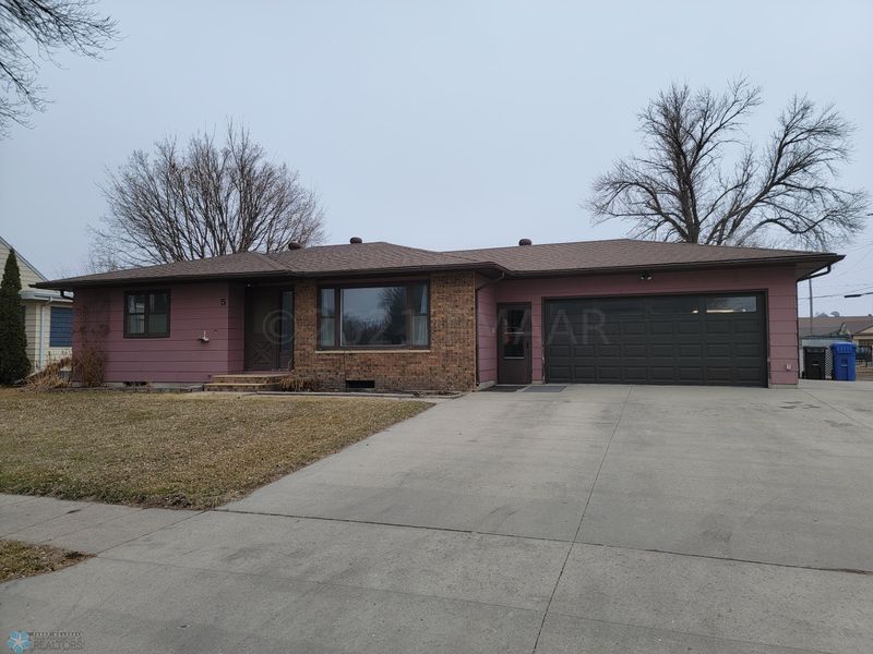 5 1st Ave SW, Dilworth, MN 56529