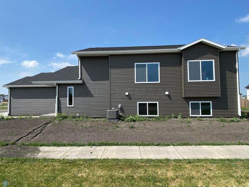 3920 31st St S, Moorhead, MN 56560