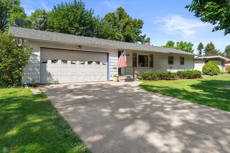 525 Cedar Ln, Moorhead, MN 56560