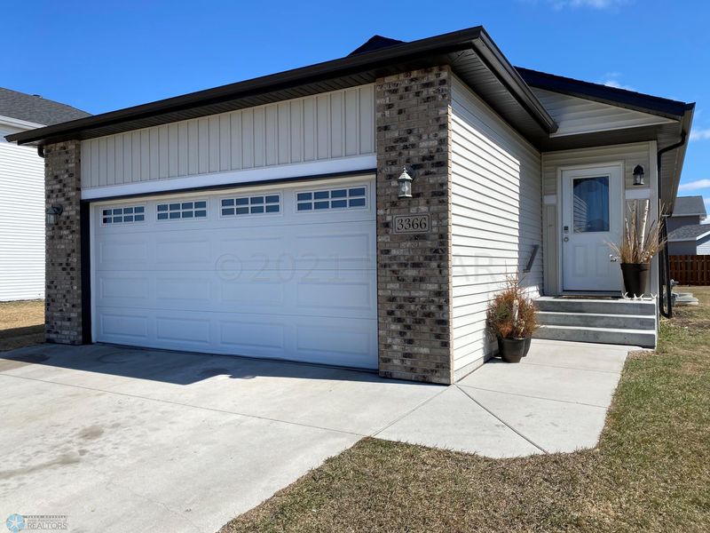 3366 26th St S, Moorhead, MN 56560