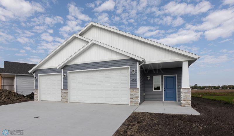 430 Hampton Dr W, Moorhead, MN 56560