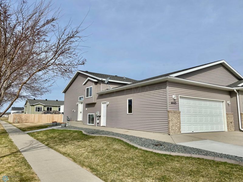 4445 16th St S, Moorhead, MN 56560