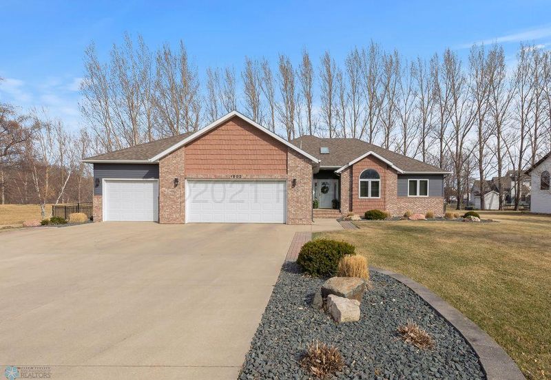 1802 49th Ave N, Moorhead, MN 56560