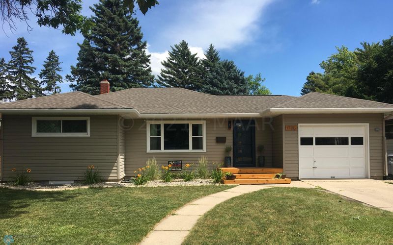 1706 16th St S, Moorhead, MN 56560