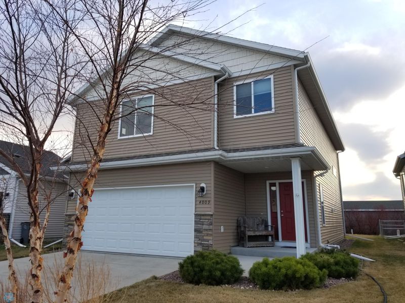 4009 9th St S, Moorhead, MN 56560