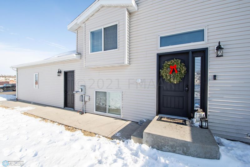 3382 10th St S, Moorhead, MN 56560