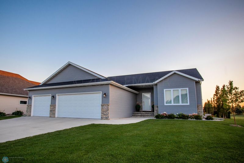 3025 41st Avenue Ct S, Moorhead, MN 56560