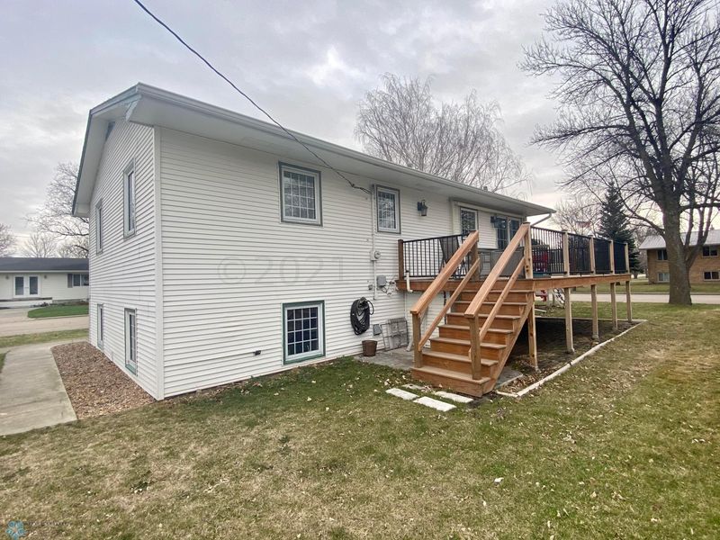 701 5 St SE, Barnesville, MN 56514
