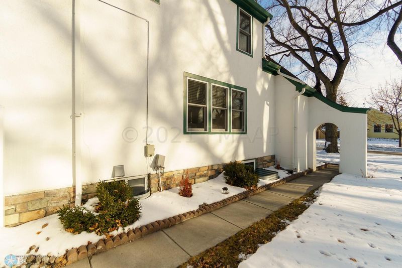 905 3rd St S, Moorhead, MN 56560