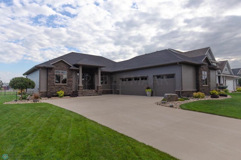 3812 21 Ave S, Moorhead, MN 56560