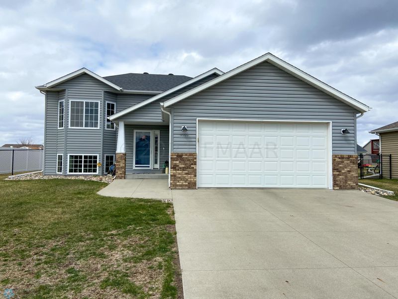 1112 38th Ave S, Moorhead, MN 56560