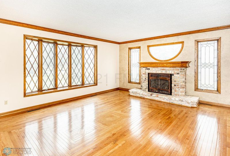 3214 Rivershore Dr S, Moorhead, MN 56560