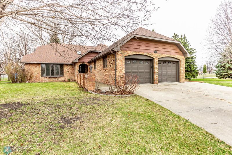 3214 Rivershore Dr S, Moorhead, MN 56560
