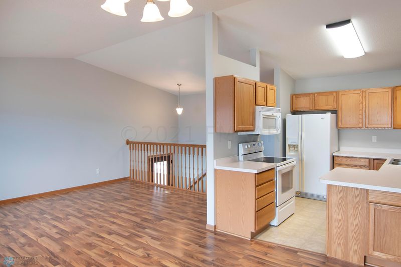 3450 16th St S, Moorhead, MN 56560