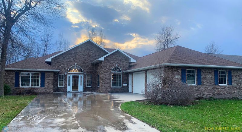 1508 Sunset Blvd, Hawley, MN 56549