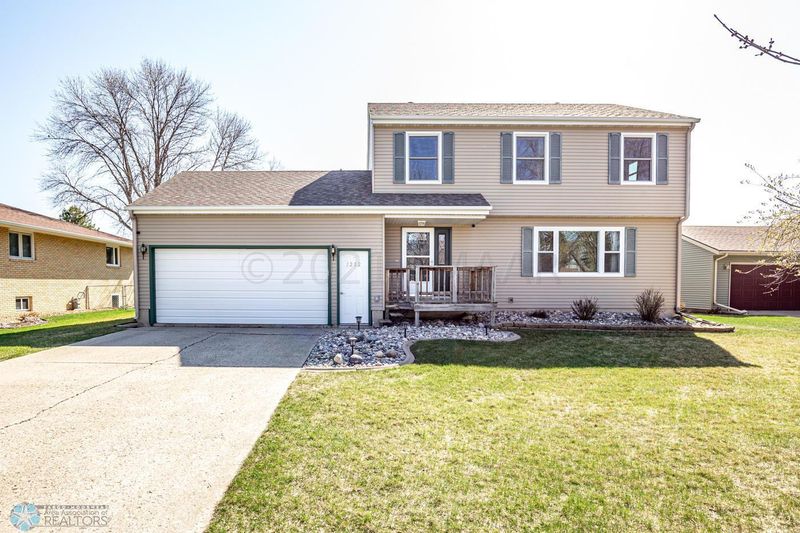 1232 17th St N, Moorhead, MN 56560