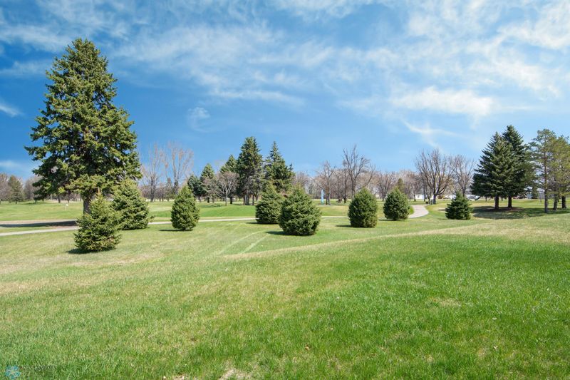 962 18th N, Moorhead, MN 56560