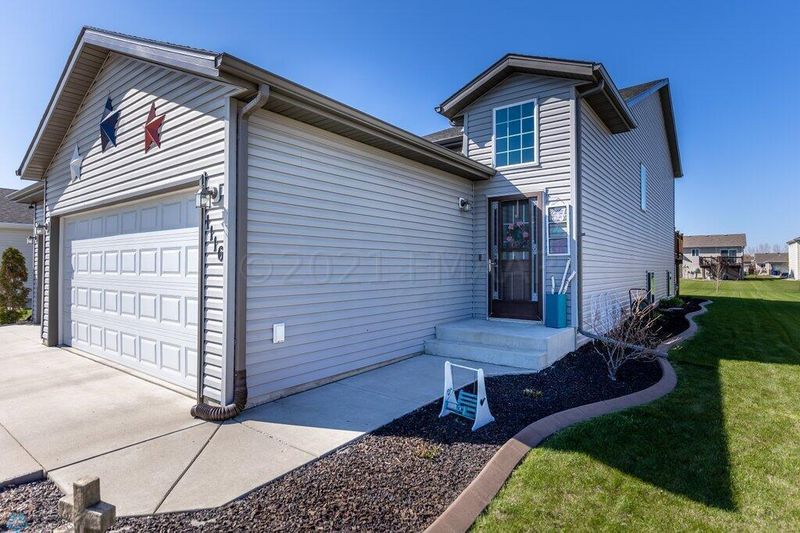 1116 39th Ave S, Moorhead, MN 56560