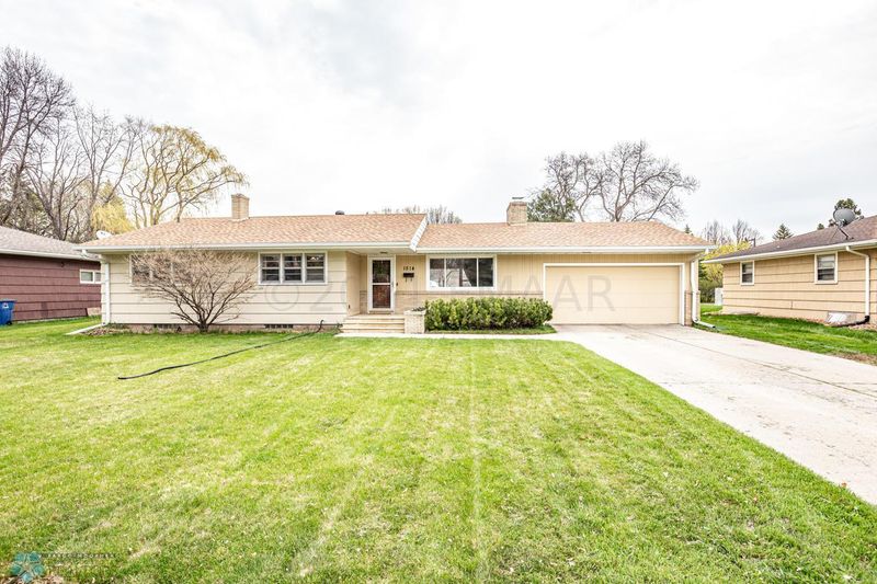 1514 3rd St S, Moorhead, MN 56560