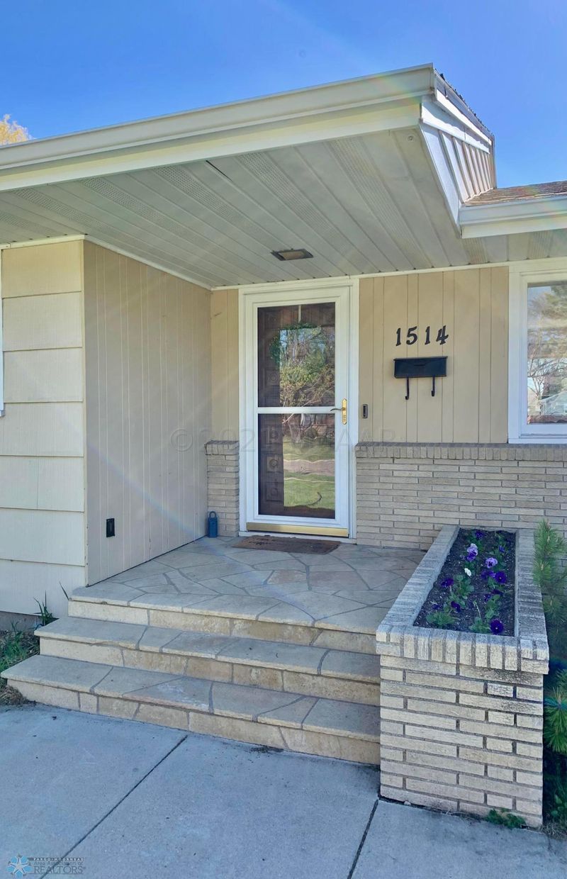 1514 3rd St S, Moorhead, MN 56560