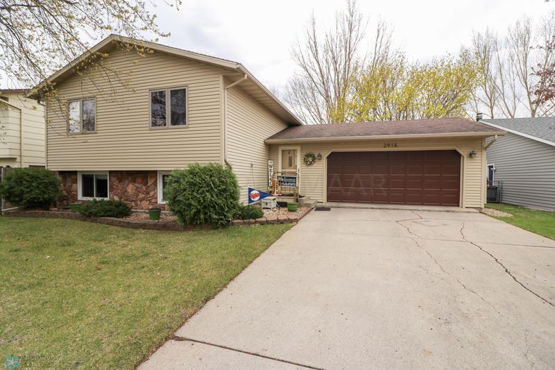 2915 13th Ave S, Moorhead, MN 56560