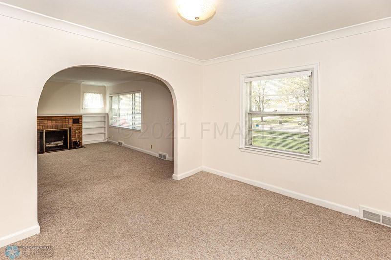 420 7th St S, Moorhead, MN 56560