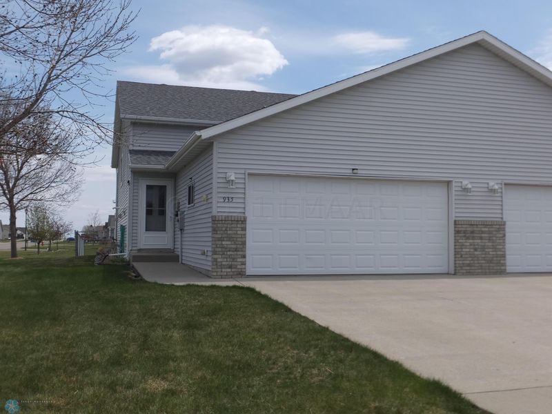 935 Woodbridge Cir, Dilworth, MN 56529