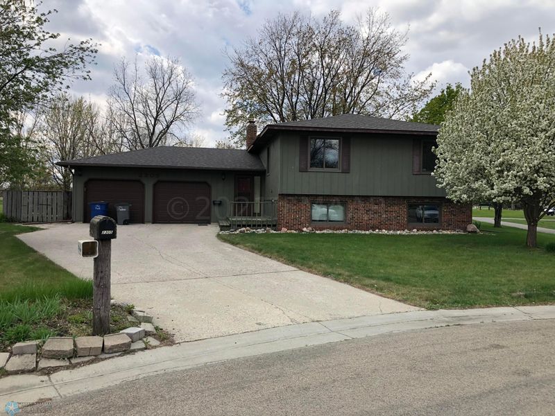 2305 Fairway Dr, Moorhead, MN 56560