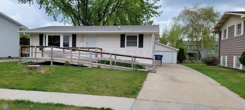 1119 20th St N, Moorhead, MN 56560