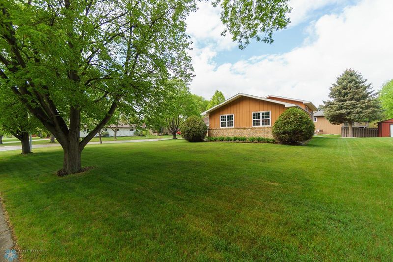 3911 3rd St S, Moorhead, MN 56560