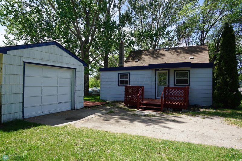 302 5 St SE, Barnesville, MN 56514