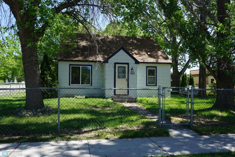 302 5 St SE, Barnesville, MN 56514