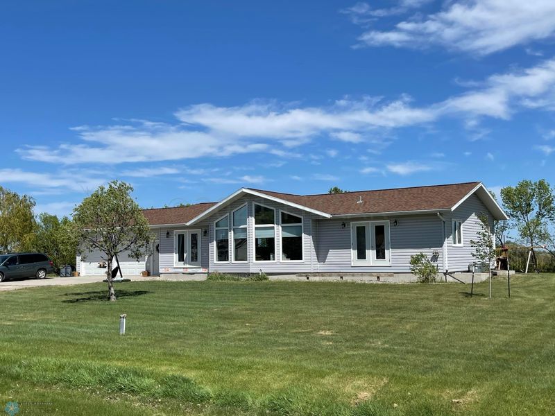 7064 42 St N, Moorhead, MN 56560