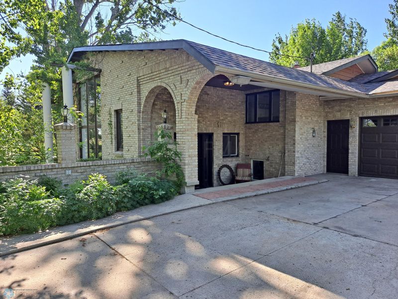 1305 58th Ave N, Moorhead, MN 56560