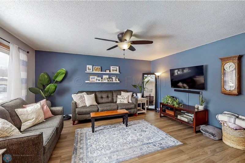 510 Appletree Ln, Moorhead, MN 56560