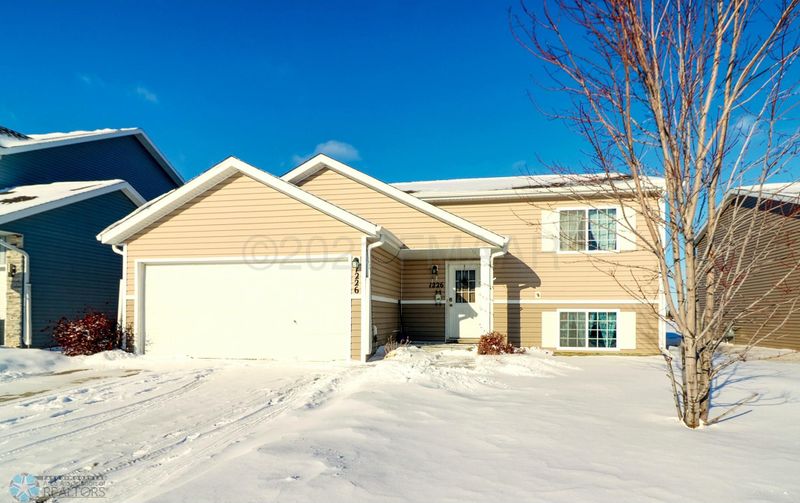 1226 44th Ave S, Moorhead, MN 56560