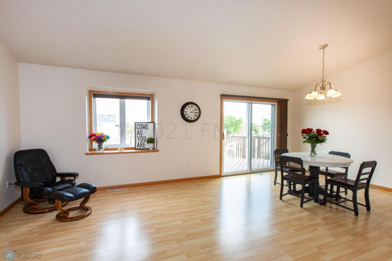 4432 15th St S, Moorhead, MN 56560