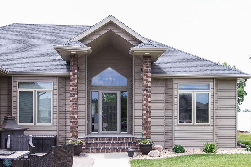 4625 Hunters Point, Moorhead, MN 56560