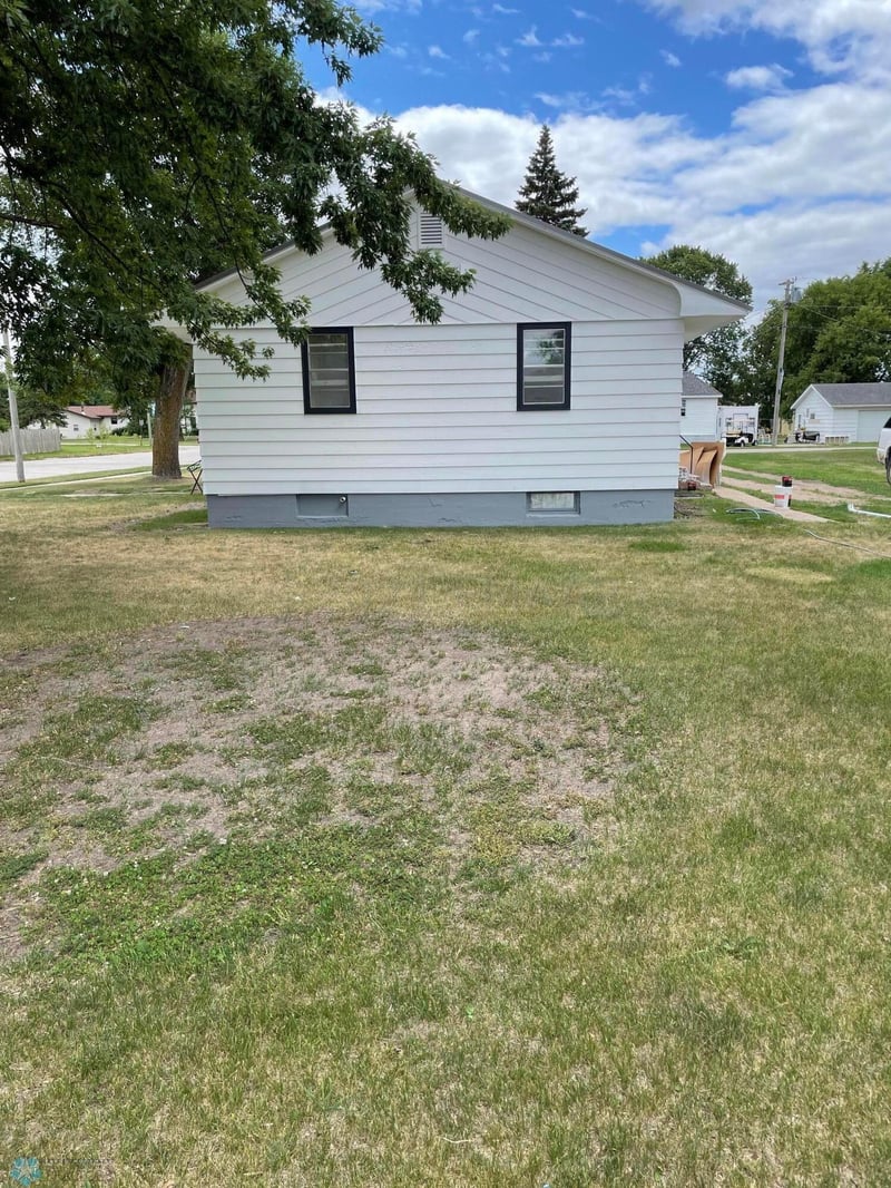 101 Thorpe St N, Gary, MN 56545