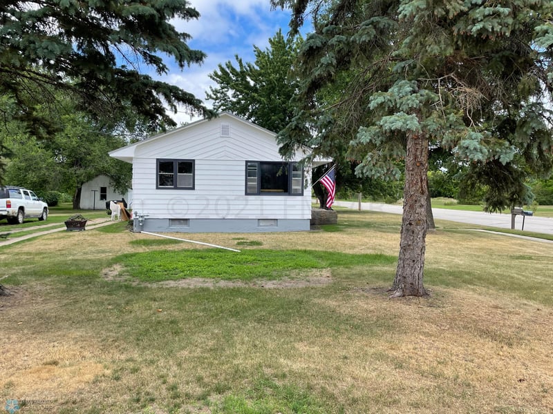 101 Thorpe St N, Gary, MN 56545