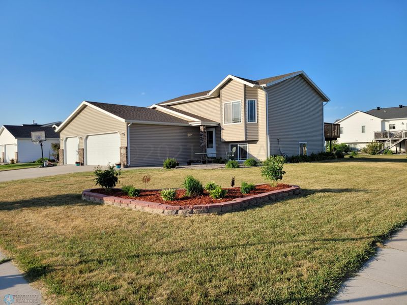 2114 35th S, Moorhead, MN 56560