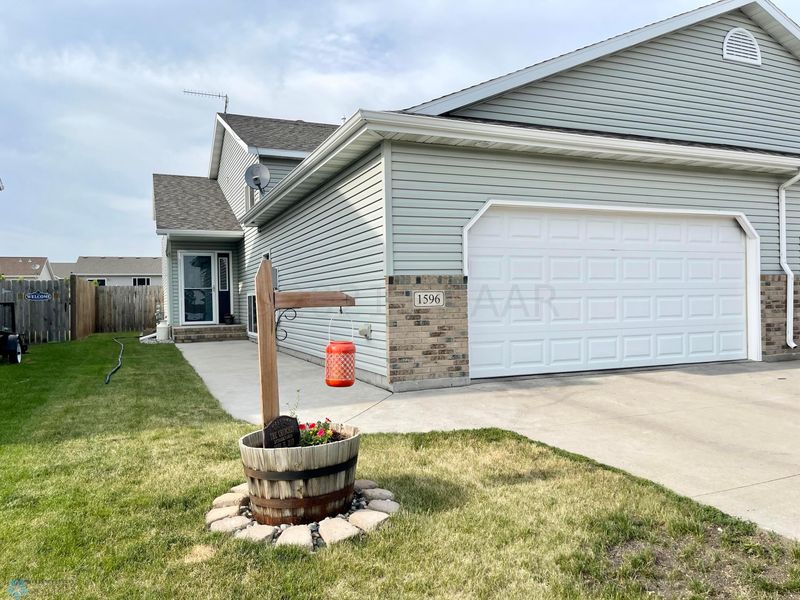 1596 35th Ave S, Moorhead, MN 56560