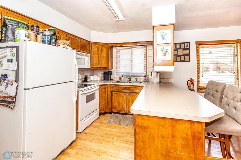 1103 17th St S, Moorhead, MN 56560