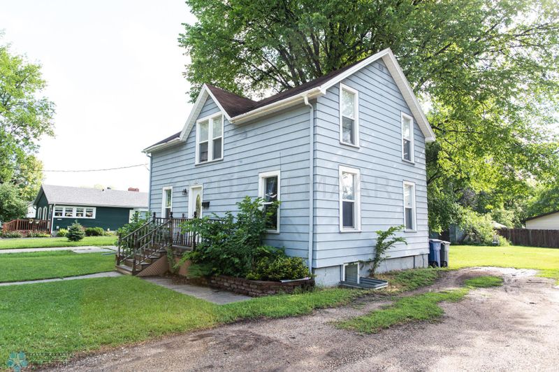 312 13th St N, Moorhead, MN 56560